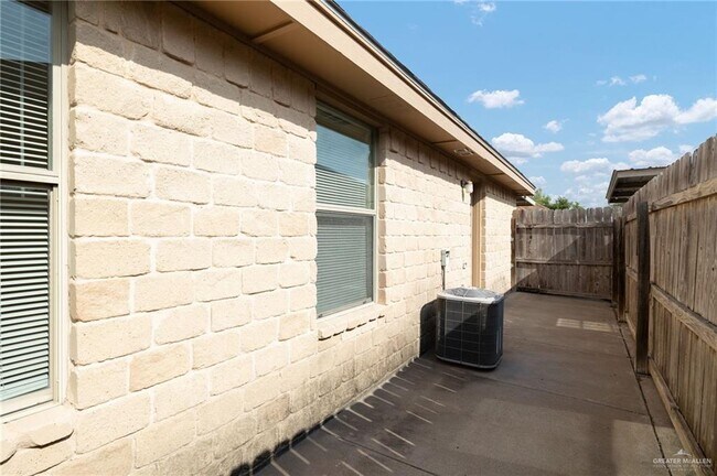 Building Photo - 14 Horsetail Falls