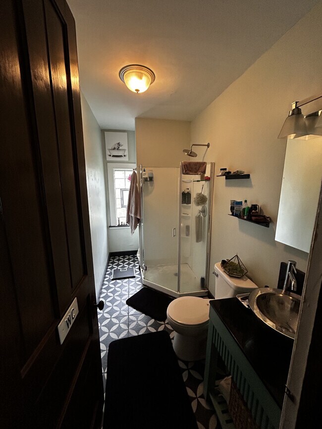 Building Photo - 1754 N Astor St