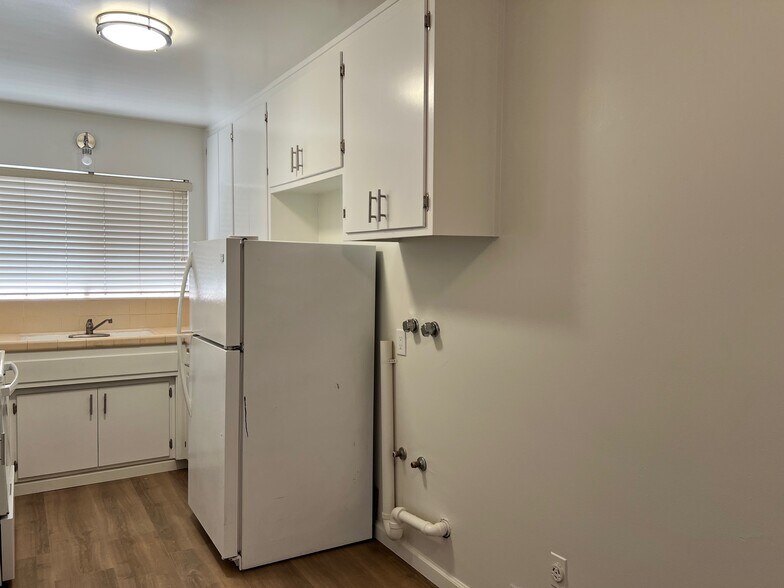 Washer/Dryer Hookups - 2516 Drake St