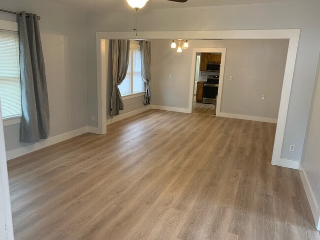 Building Photo - 450 W Sherman St