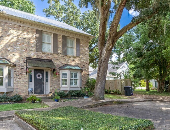 Building Photo - COMING SOON! Two bedroom two and a half bath across from Mobile Bay!