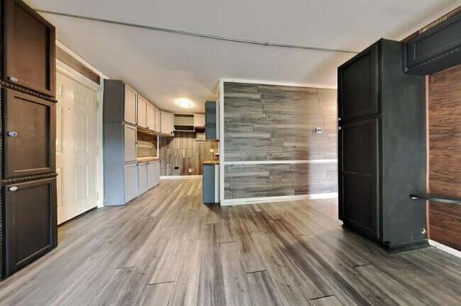 Building Photo - 1 Bedroom 1 Bathroom
