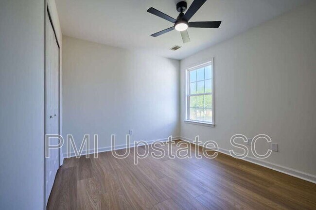Building Photo - 307 Woodruff Lake Way