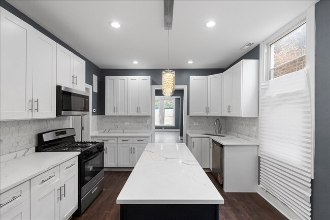 Building Photo - 2108 S Homan Ave