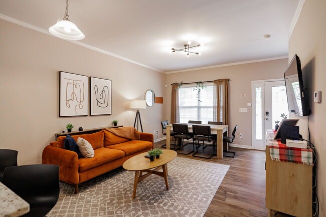 Building Photo - PRE LEASING!! AVAILABLE AUGUST 15TH 2025!!...