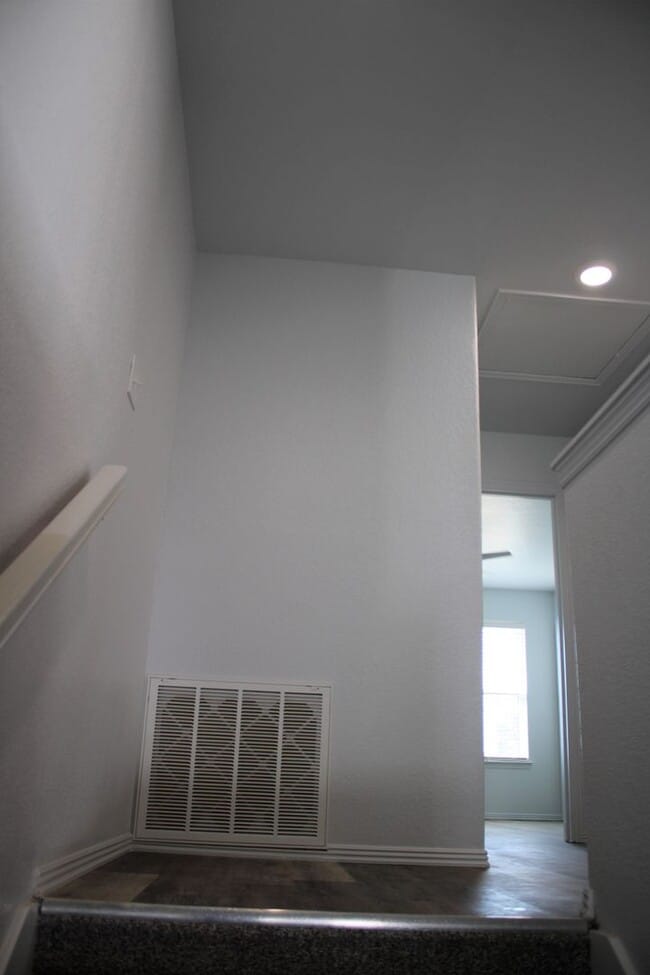 Building Photo - COX-NORTHRIDGE DR-1