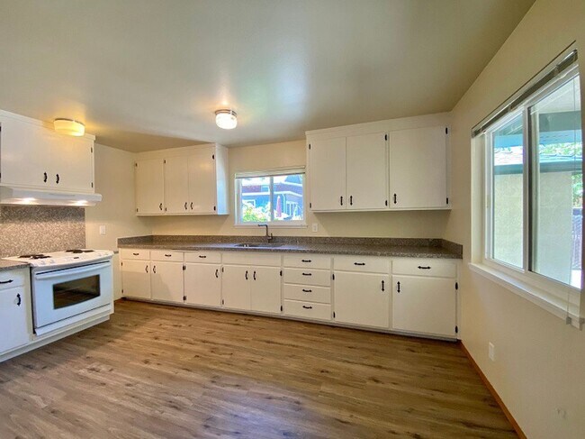Building Photo - Beautifully Renovated 2-Bedroom Duplex Near Downtown Napa & Fuller Park