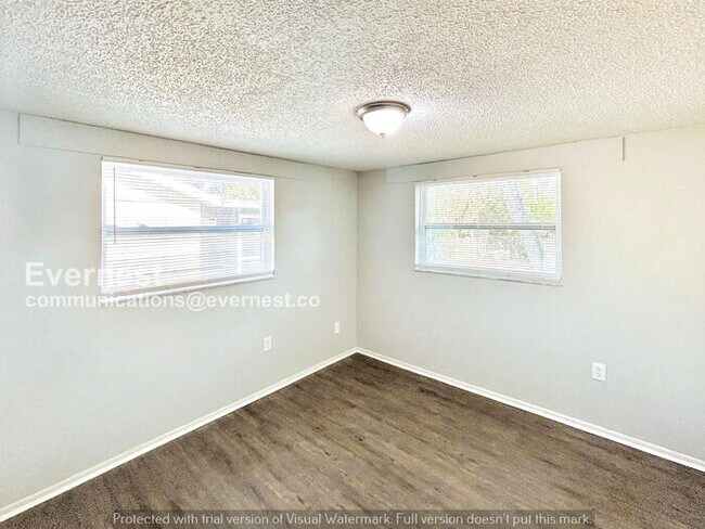 Building Photo - 2 Bed/1 Bath Home with Garage / Pet-Friendly / Coming Soon!