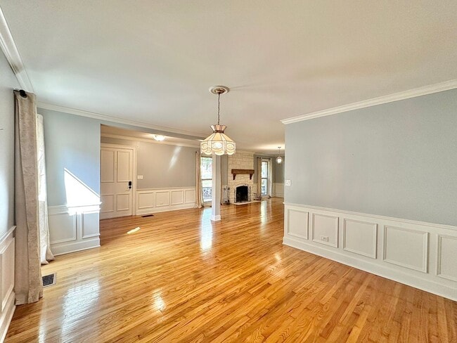 Building Photo - Spacious 4 Bedroom in the Heart of Tyler! Available Now!