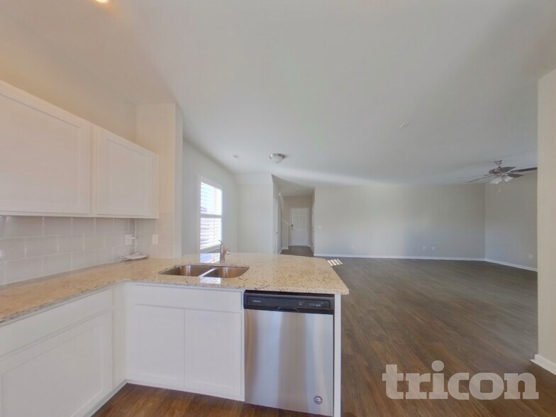 Building Photo - 1041 Lonergan Cir