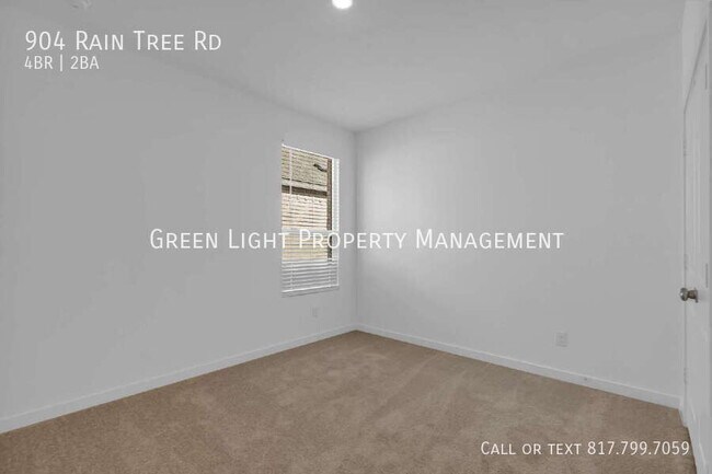 Building Photo - 904 Raintree Rd