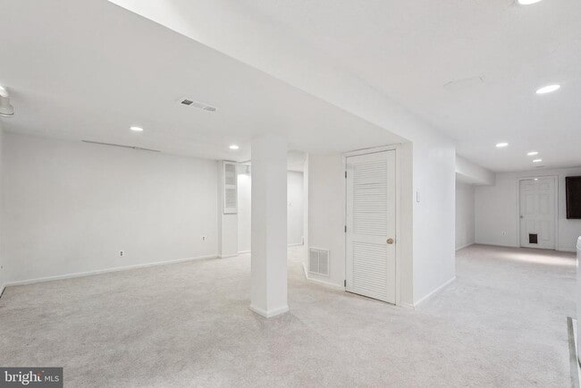 Building Photo - 5413 Tree Line Dr