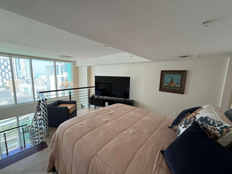 Building Photo - 31 SE 5th St