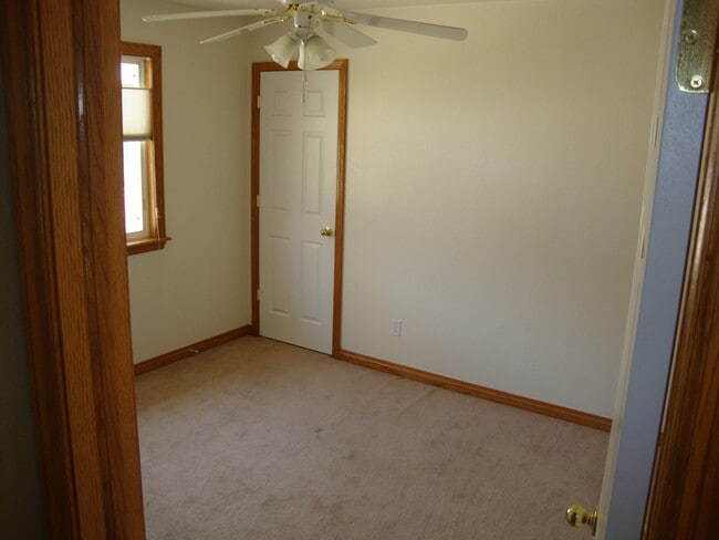 Building Photo - Great 4 bed Duplex