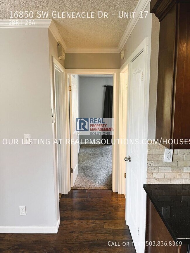 Building Photo - 16850 SW Gleneagle Dr