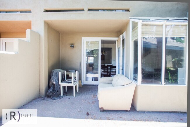 Building Photo - Fully Furnished 3be/3ba Home in Desirable ...