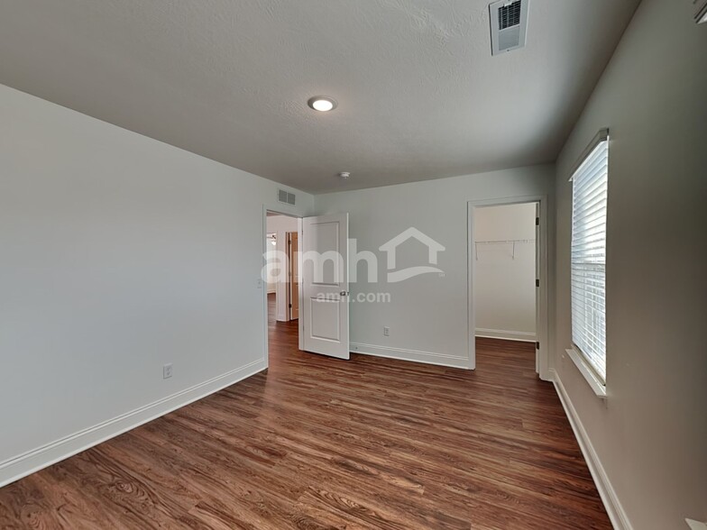 Building Photo - 419 Golden Maple Pl