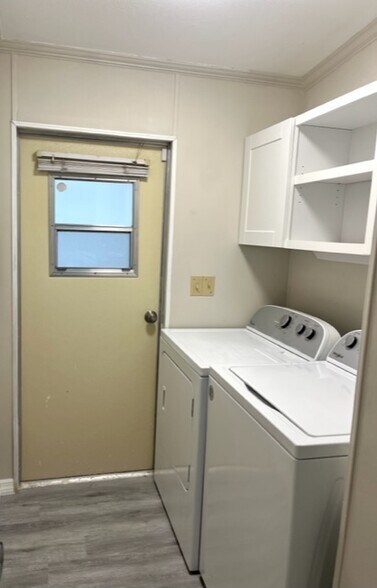 Building Photo - 2376 Case Ln