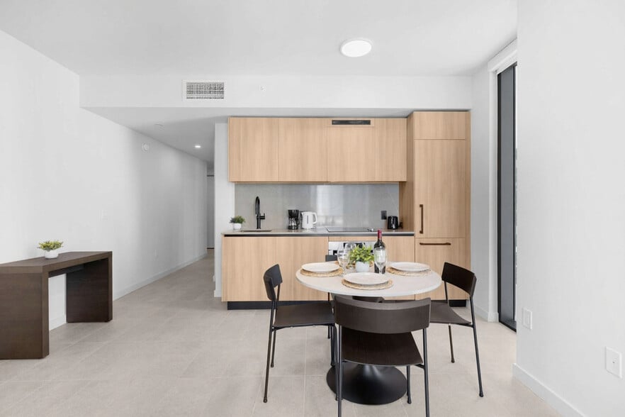 Building Photo - 501 NE 1st Ave