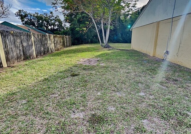 Building Photo - 1921 Truman Rd