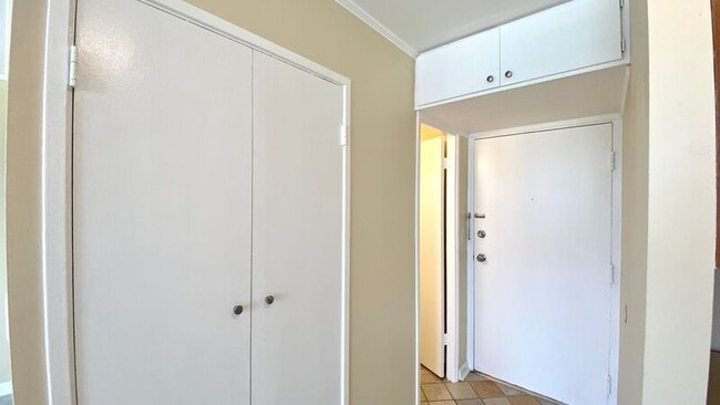 Building Photo - 1025 Kalo Pl