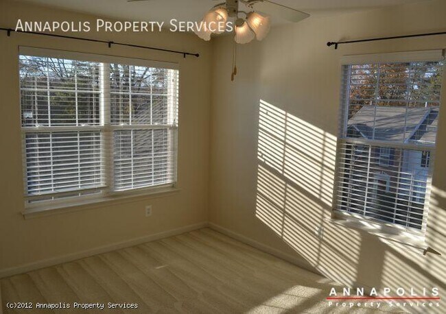 Building Photo - 2701 Thornbrook Ct