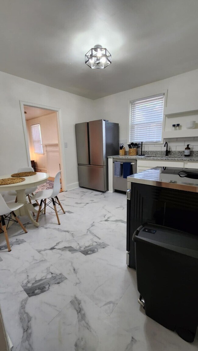 Building Photo - Furnished Rental