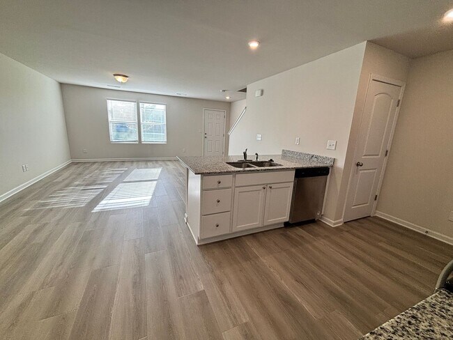 Building Photo - 2 Story Townhome-Salisbury