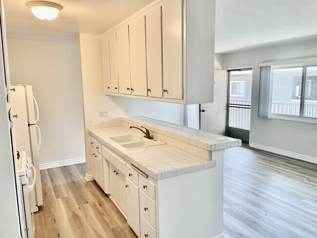 Kitchen - 1236 Manhattan Beach Blvd