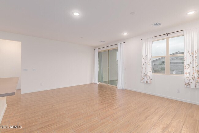 Building Photo - 12658 W Northview Ave