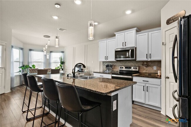 Building Photo - 310 Saddleback Trl