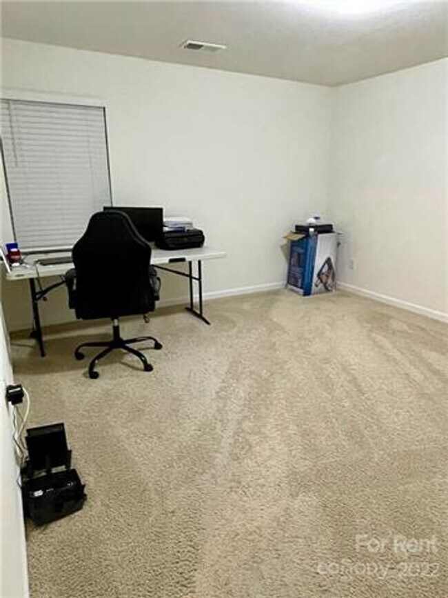 Building Photo - Captivating Single Family Home | 3 BR/2.5BA | 1-Car Covered Parking |In Highland Park