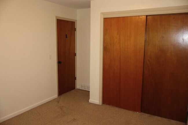 Building Photo - 3210 E Locust St
