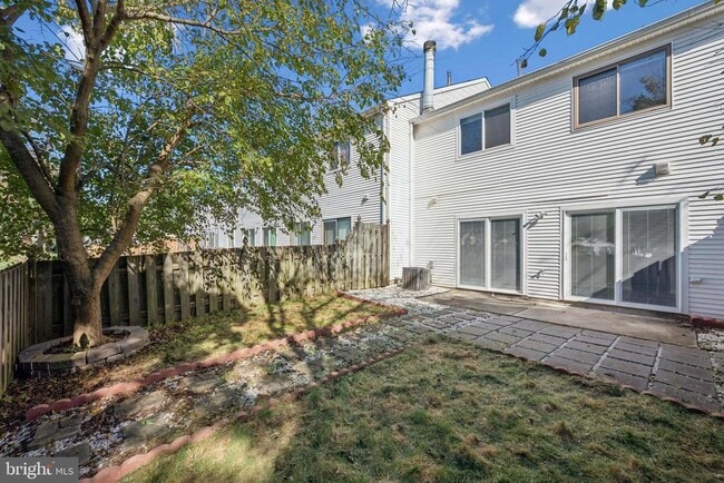 Building Photo - 12 Nutmeg Dr
