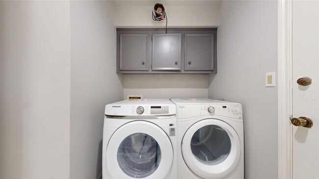 Building Photo - 14715 Woodward Gardens Dr