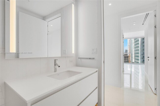 Building Photo - 300 Biscayne Blvd Way