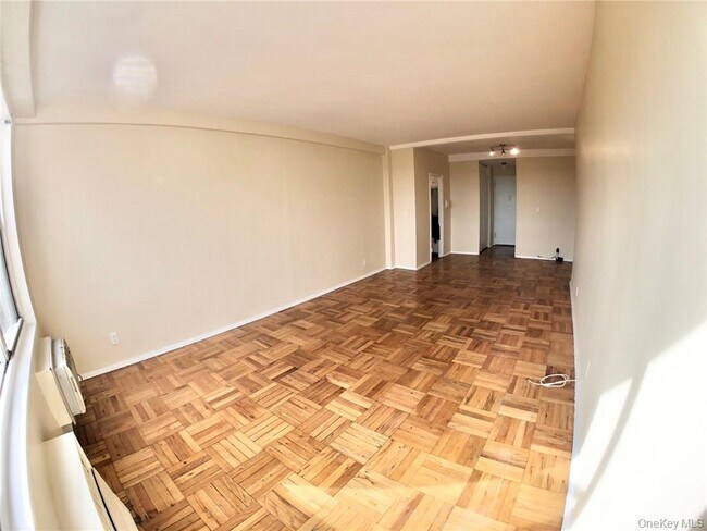 Building Photo - 10 Lake St