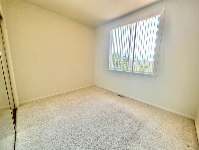 Building Photo - 924 Springfield Dr