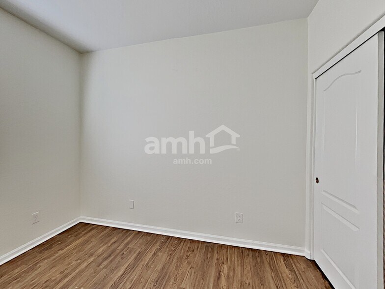 Building Photo - 42929 N Hudson Ct