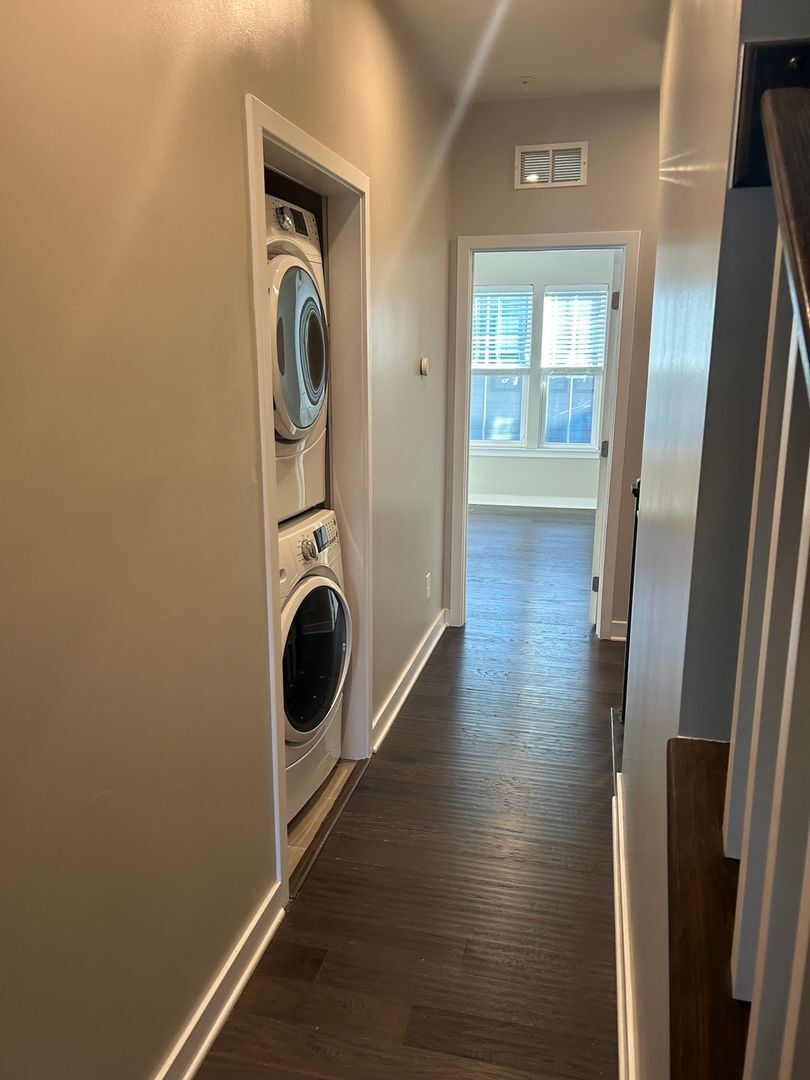 Building Photo - 317 Music Hall Wy