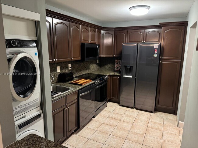 Building Photo - 3701 N Country Club Dr