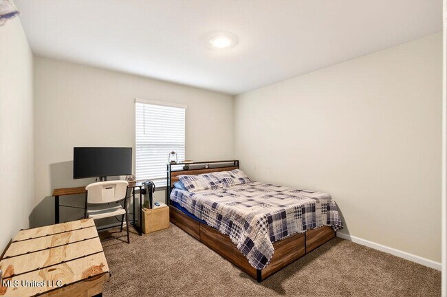 Building Photo - 1086 Enclave Cir