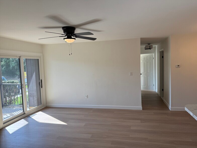 Building Photo - 35 Gena Ct