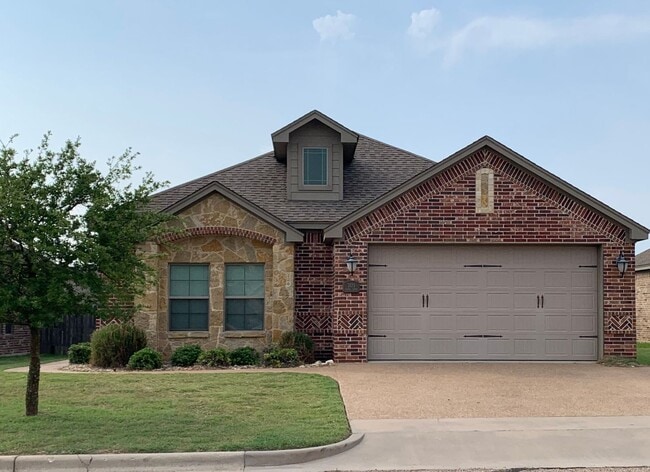 Building Photo - 3125 Silver Saddle Dr
