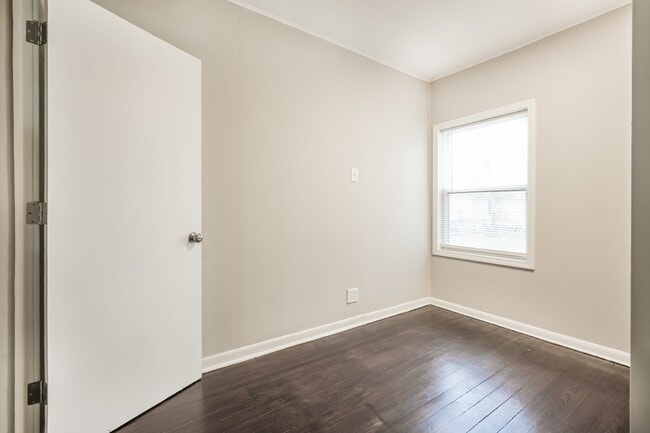 Building Photo - 226 E Fairview Ave