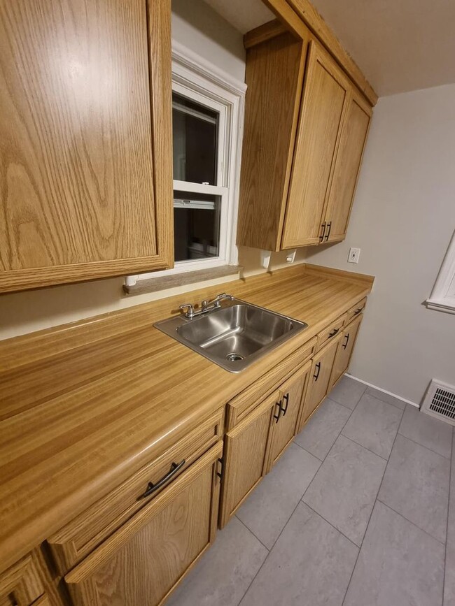 Building Photo - Spacious Newly Renovated 3BD 1 1/2BA House