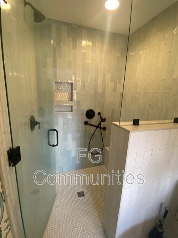 Building Photo - 206 Sunshine Way