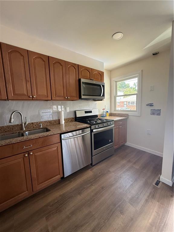 Building Photo - 207 Dongan Hills Ave