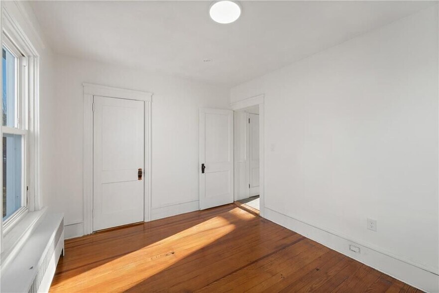 Building Photo - 19 Vale St