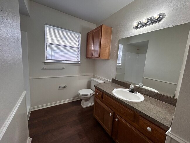 Building Photo - 3317 Gardenview Cir